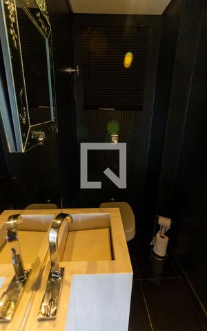 Apartamento à venda com 320m², 3 quartos e 3 vagas Apartamento à venda com 320m², 3 quartos e 3 vagasLavabo
