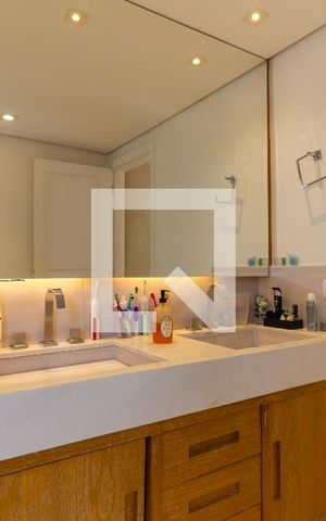 Apartamento à venda com 320m², 3 quartos e 3 vagas Apartamento à venda com 320m², 3 quartos e 3 vagasBanheiro da Suíte