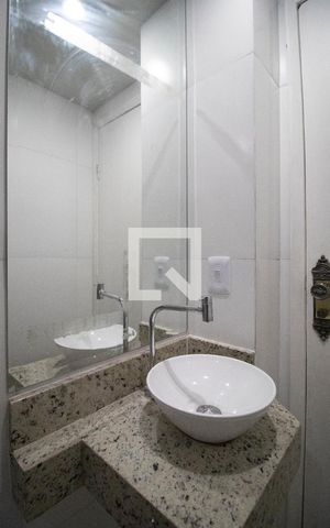 Apartamento para alugar com 85m², 3 quartos e 1 vaga Apartamento para alugar com 85m², 3 quartos e 1 vagaBanheiro social