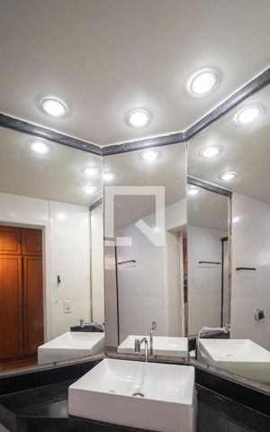 Apartamento para alugar com 85m², 3 quartos e 1 vaga Apartamento para alugar com 85m², 3 quartos e 1 vagaBanheiro da suíte
