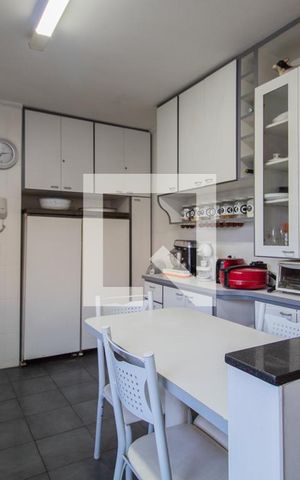 Apartamento à venda com 132m², 4 quartos e 2 vagas Apartamento à venda com 132m², 4 quartos e 2 vagasCozinha