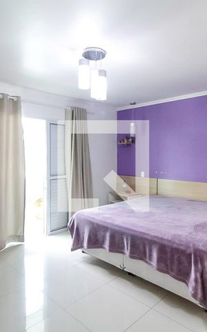 Casa à venda com 320m², 3 quartos e 2 vagas Casa à venda com 320m², 3 quartos e 2 vagasSuíte