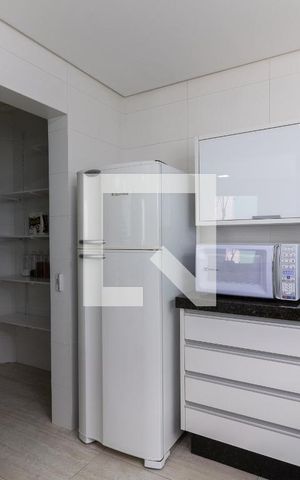 Casa à venda com 302m², 4 quartos e 4 vagas Casa à venda com 302m², 4 quartos e 4 vagasCozinha