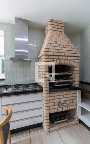 Casa à venda com 302m², 4 quartos e 4 vagas Casa à venda com 302m², 4 quartos e 4 vagasChurrasqueira