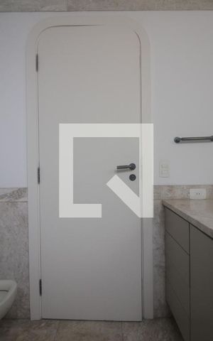 Apartamento à venda com 541m², 4 quartos e 6 vagasBanheiro da Suíte 4