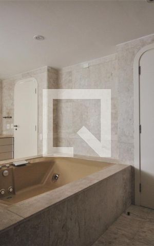 Apartamento à venda com 541m², 4 quartos e 6 vagasBanheiro da Suíte 3