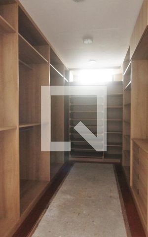 Apartamento à venda com 541m², 4 quartos e 6 vagasCloset