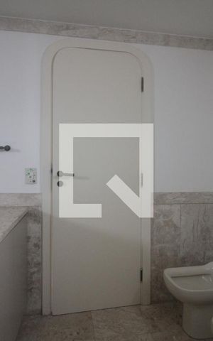 Apartamento à venda com 541m², 4 quartos e 6 vagasBanheiro da Suíte 2