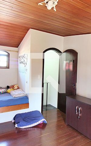 Casa à venda com 224m², 4 quartos e 2 vagasQuarto 4