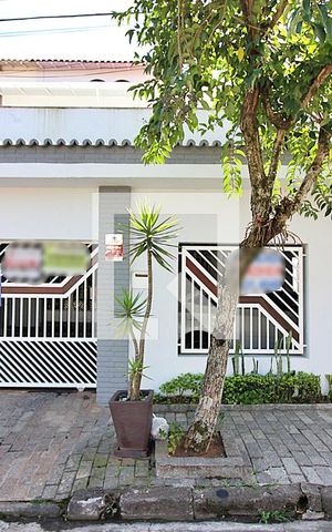 Casa à venda com 224m², 4 quartos e 2 vagasFachada