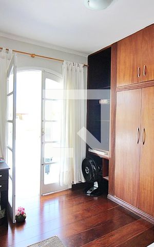 Casa à venda com 224m², 4 quartos e 2 vagasQuarto 3