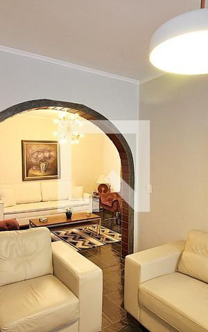 Casa à venda com 224m², 4 quartos e 2 vagasSala 1