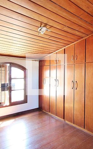 Casa à venda com 224m², 4 quartos e 2 vagasQuarto 4