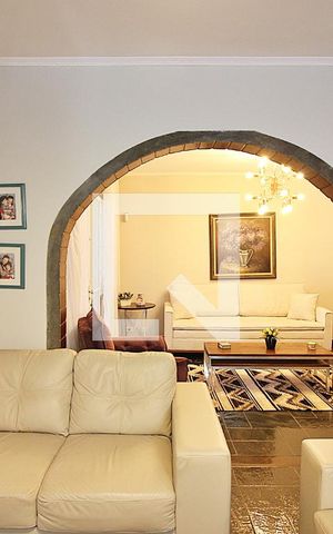 Casa à venda com 224m², 4 quartos e 2 vagasSala 1
