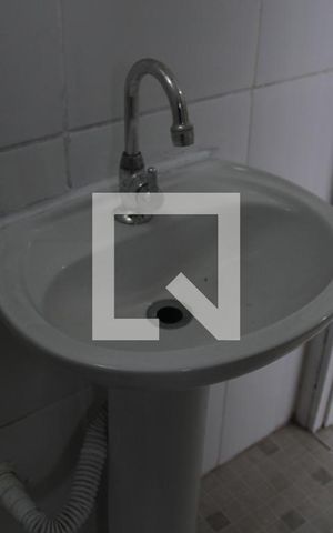 Casa para alugar com 50m², 2 quartos e sem vagaDetalhe banheiro