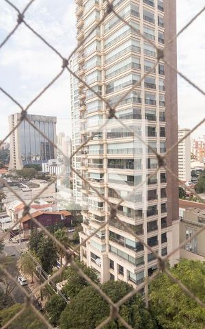 Apartamento à venda com 195m², 4 quartos e 3 vagas Apartamento à venda com 195m², 4 quartos e 3 vagasVista da Varanda