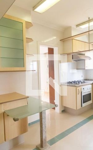 Apartamento à venda com 195m², 4 quartos e 3 vagas Apartamento à venda com 195m², 4 quartos e 3 vagasCozinha