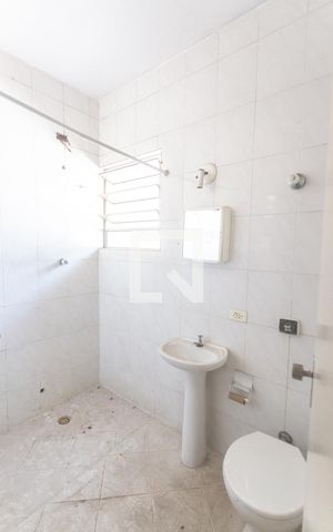 Casa para alugar com 150m², 2 quartos e 3 vagas Casa para alugar com 150m², 2 quartos e 3 vagasBanheiro social