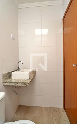 Casa à venda com 129m², 2 quartos e 2 vagasBanheiro da Suíte 2