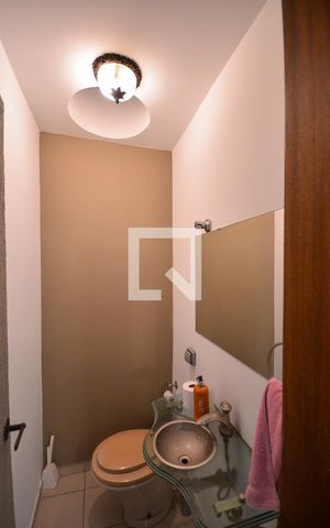 Casa à venda com 410m², 4 quartos e 4 vagas Casa à venda com 410m², 4 quartos e 4 vagasLavabo