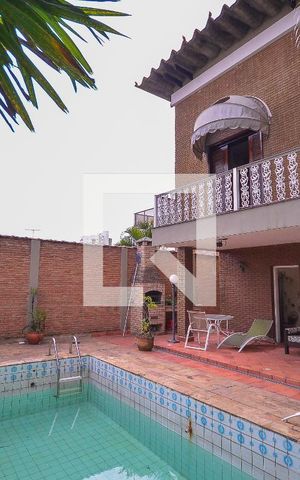 Casa à venda com 410m², 4 quartos e 4 vagas Casa à venda com 410m², 4 quartos e 4 vagasPiscina