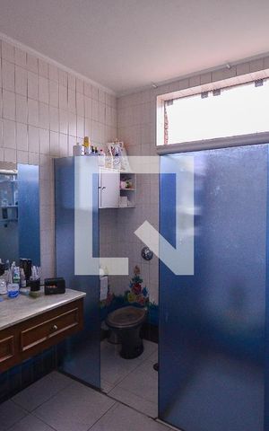 Casa à venda com 410m², 4 quartos e 4 vagas Casa à venda com 410m², 4 quartos e 4 vagasBanheiro Social