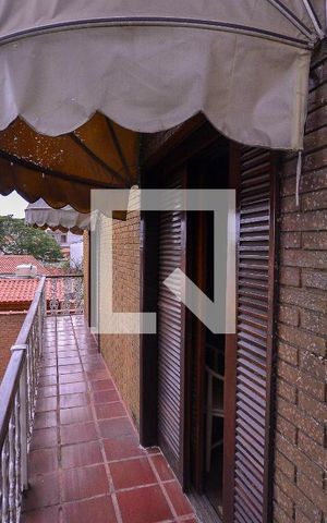 Casa à venda com 410m², 4 quartos e 4 vagas Casa à venda com 410m², 4 quartos e 4 vagasVaranda Quarto 3 e 4