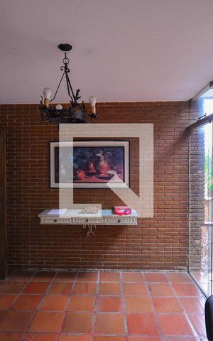 Casa à venda com 410m², 4 quartos e 4 vagas Casa à venda com 410m², 4 quartos e 4 vagasEscritório