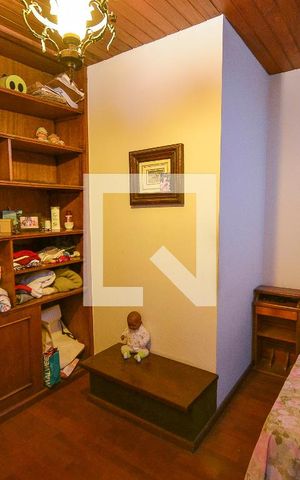 Casa à venda com 410m², 4 quartos e 4 vagas Casa à venda com 410m², 4 quartos e 4 vagasQuarto 1