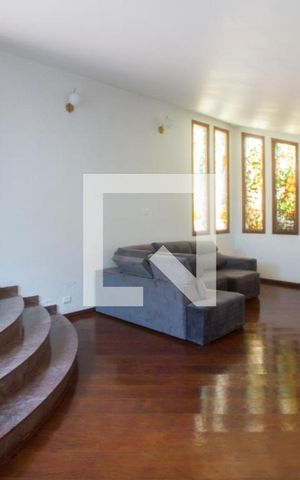 Casa à venda com 600m², 5 quartos e 6 vagasSala