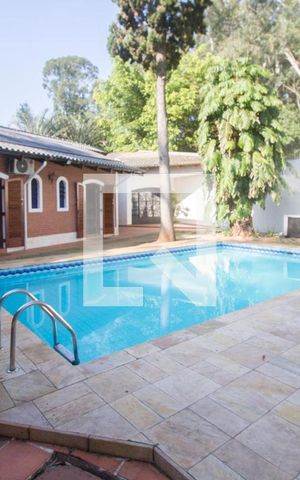 Casa à venda com 600m², 5 quartos e 6 vagasPiscina