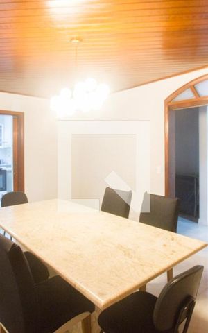 Casa à venda com 600m², 5 quartos e 6 vagasSala