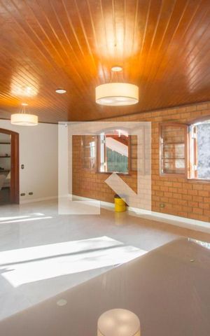 Casa à venda com 600m², 5 quartos e 6 vagasSala