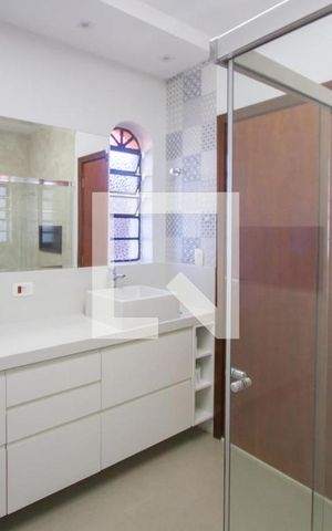 Casa à venda com 600m², 5 quartos e 6 vagasBanheiro Suíte 1
