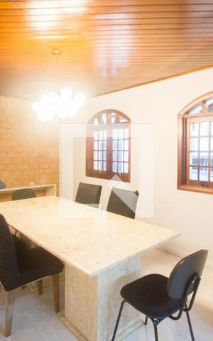 Casa à venda com 600m², 5 quartos e 6 vagasSala