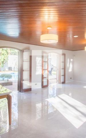 Casa à venda com 600m², 5 quartos e 6 vagasSala