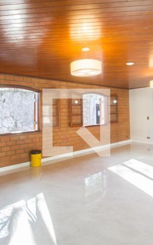 Casa à venda com 600m², 5 quartos e 6 vagasSala