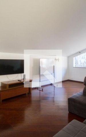Casa à venda com 600m², 5 quartos e 6 vagasSala