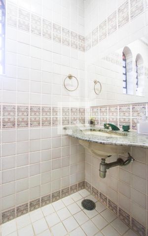 Casa à venda com 600m², 5 quartos e 6 vagasLavabo