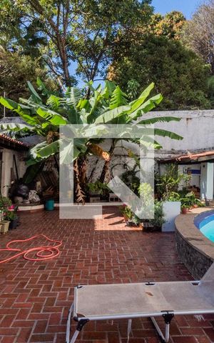 Casa à venda com 600m², 4 quartos e 5 vagas Casa à venda com 600m², 4 quartos e 5 vagasQuintal - piscina