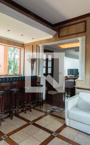Casa à venda com 600m², 4 quartos e 5 vagas Casa à venda com 600m², 4 quartos e 5 vagasSala