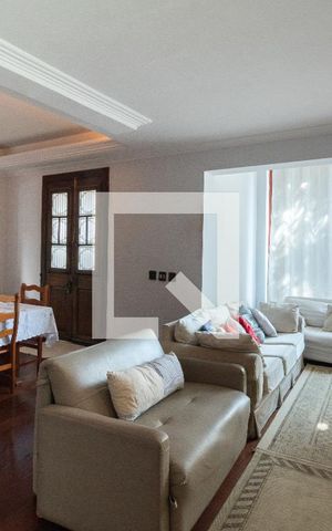 Casa à venda com 600m², 4 quartos e 5 vagas Casa à venda com 600m², 4 quartos e 5 vagasSala