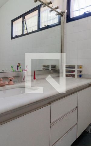 Casa à venda com 600m², 4 quartos e 5 vagas Casa à venda com 600m², 4 quartos e 5 vagasSuíte 4 - banheiro
