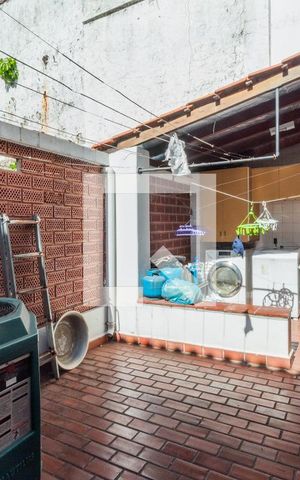 Casa à venda com 600m², 4 quartos e 5 vagas Casa à venda com 600m², 4 quartos e 5 vagasÁrea de serviço