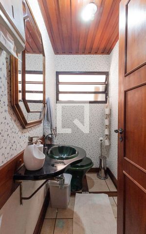 Casa à venda com 600m², 4 quartos e 5 vagas Casa à venda com 600m², 4 quartos e 5 vagasLavabo