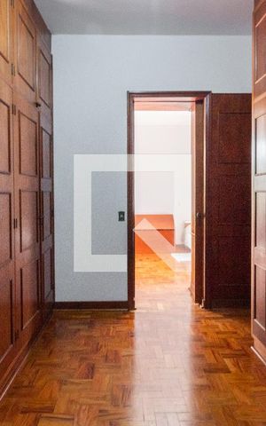 Casa à venda com 600m², 4 quartos e 5 vagas Casa à venda com 600m², 4 quartos e 5 vagasSuíte 3