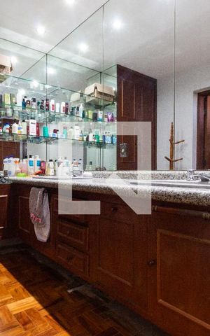 Casa à venda com 600m², 4 quartos e 5 vagas Casa à venda com 600m², 4 quartos e 5 vagasSuíte 3 - banheiro
