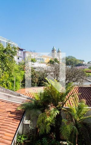 Casa à venda com 600m², 4 quartos e 5 vagas Casa à venda com 600m², 4 quartos e 5 vagasSuíte 1 - vista