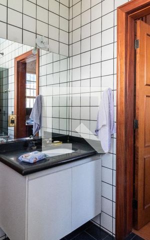 Casa à venda com 600m², 4 quartos e 5 vagas Casa à venda com 600m², 4 quartos e 5 vagasSuíte 2 - banheiro