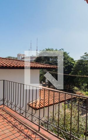 Casa à venda com 600m², 4 quartos e 5 vagas Casa à venda com 600m², 4 quartos e 5 vagasSuíte 3 - varanda